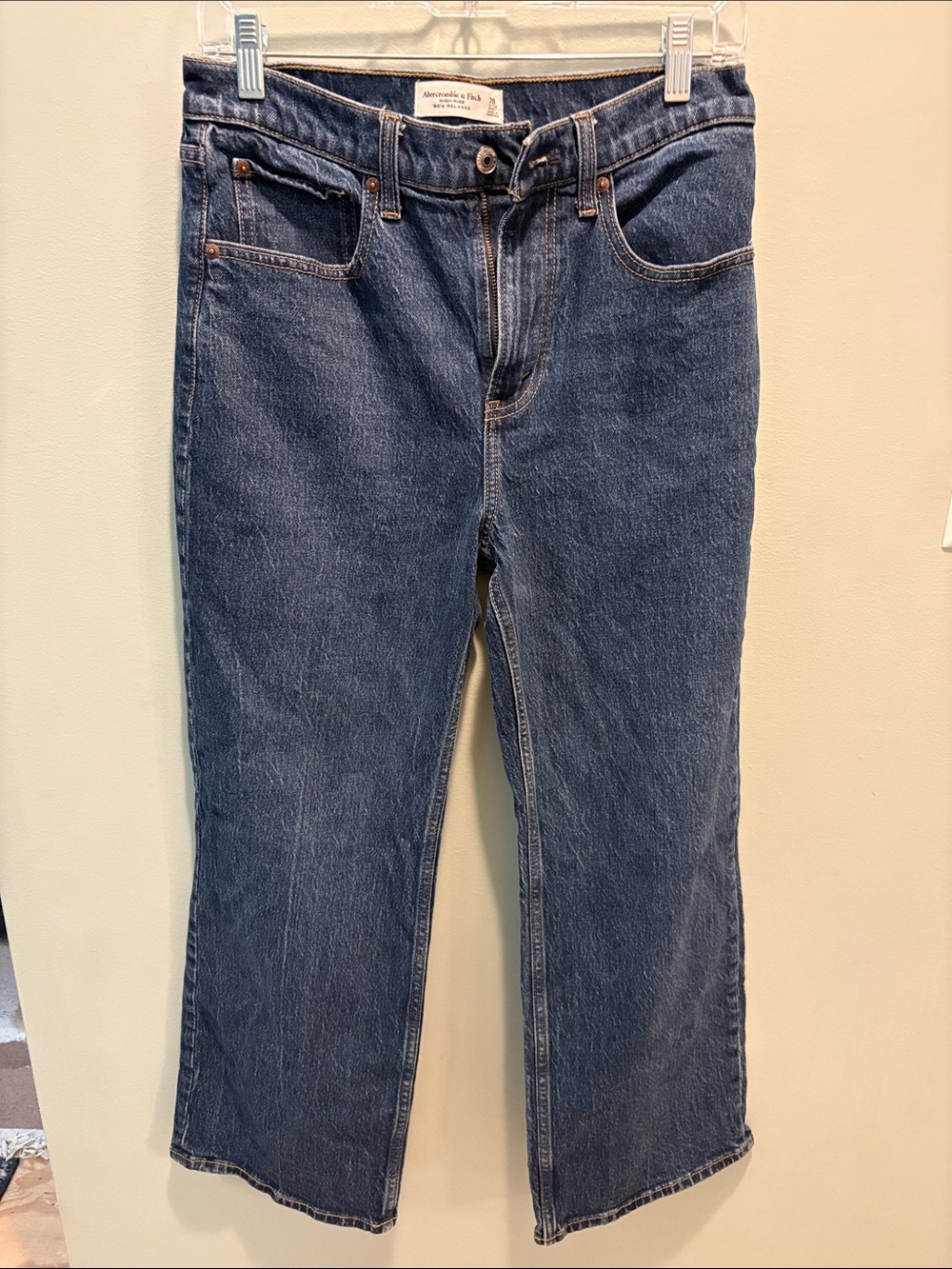 Abercrombie & Fitch High Rise relaxed 90’s Jean. 28P Extra Short